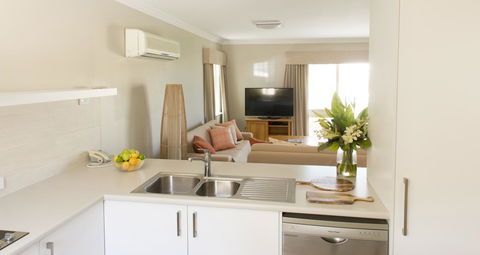 The Marina Hotel - Mindarie - Sunshine Coast Guide 24