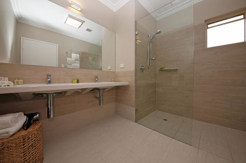 The Marina Hotel - Mindarie - Sunshine Coast Guide 15