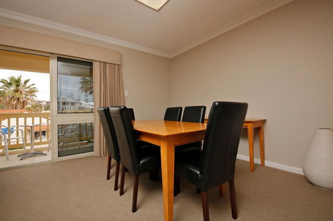 The Marina Hotel - Mindarie - Sunshine Coast Guide 11