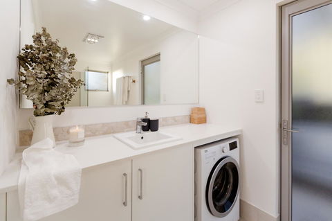 Ironstone Studio Margaret River - Sunshine Coast Guide 14