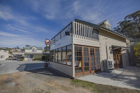 Queechy Motel - Sunshine Coast Guide 10