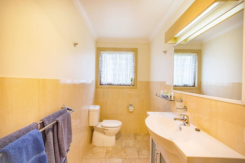 Queechy Motel - Sunshine Coast Guide 37