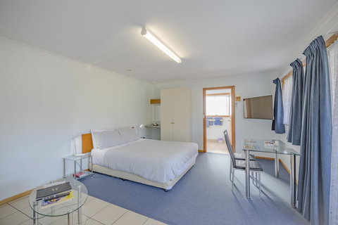 Queechy Motel - Sunshine Coast Guide 3