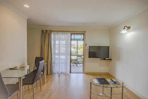 Queechy Motel - Sunshine Coast Guide 21