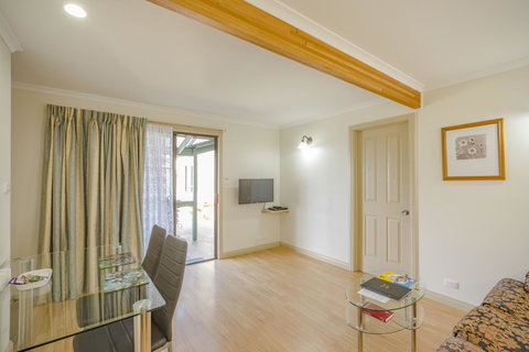 Queechy Motel - Sunshine Coast Guide 26