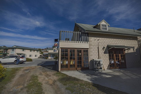 Queechy Motel - Sunshine Coast Guide 11