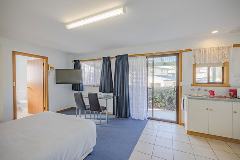 Queechy Motel - Sunshine Coast Guide 28