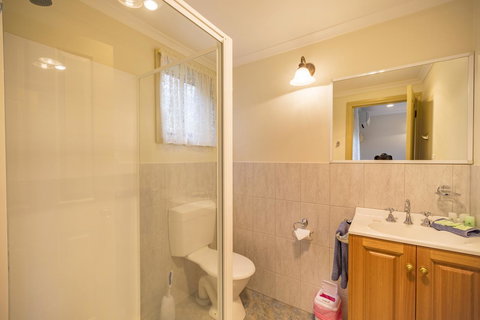 Queechy Motel - Sunshine Coast Guide 1