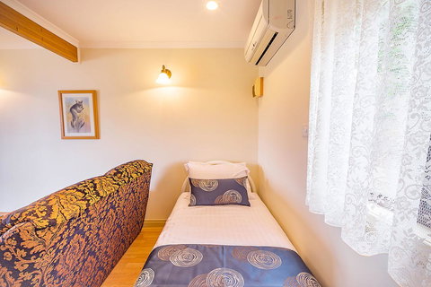 Queechy Motel - Sunshine Coast Guide 43