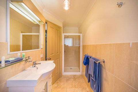 Queechy Motel - Sunshine Coast Guide 36