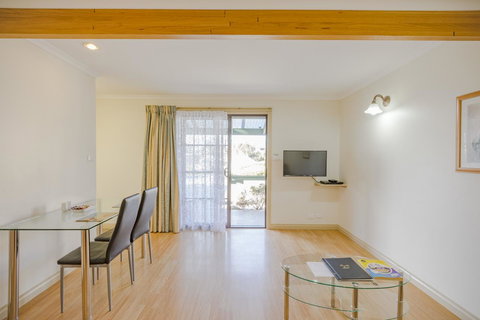 Queechy Motel - Sunshine Coast Guide 17