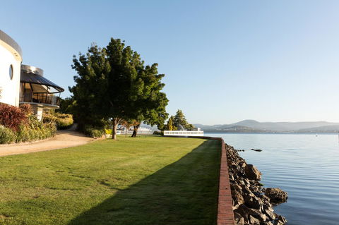 Wrest Point - Sunshine Coast Guide 1