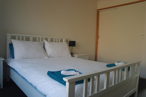 Modern 2 Bedroom Appartment - Sunshine Coast Guide 6