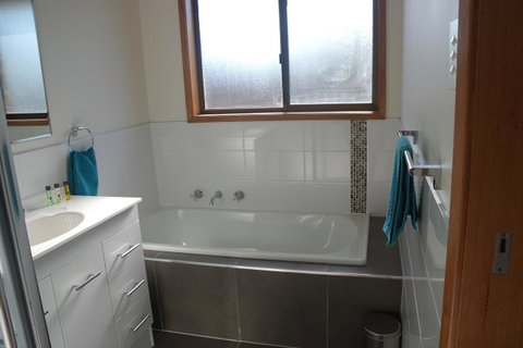 Modern 2 Bedroom Appartment - Sunshine Coast Guide 9
