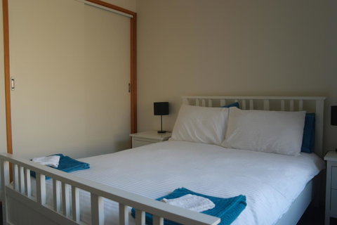 Modern 2 Bedroom Appartment - Sunshine Coast Guide 8