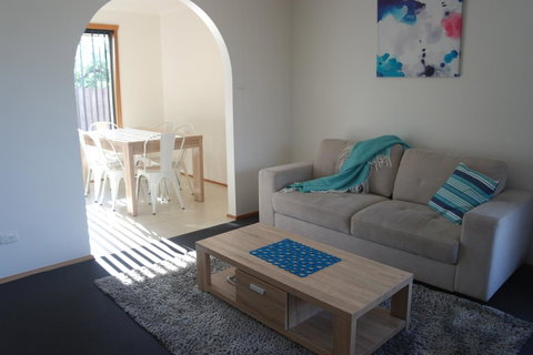 Modern 2 Bedroom Appartment - Sunshine Coast Guide 1