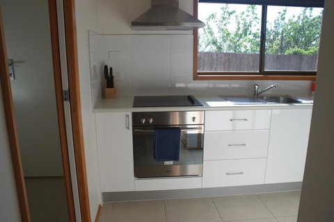 Modern 2 Bedroom Appartment - Sunshine Coast Guide 4