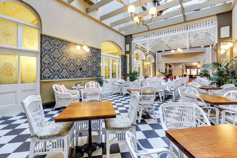 Hadley\'s Orient Hotel - Sunshine Coast Guide 1