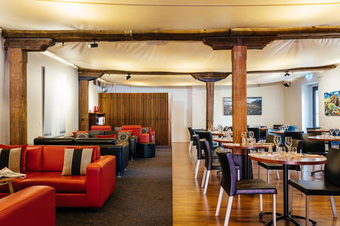 The Henry Jones Art Hotel - Sunshine Coast Guide 32