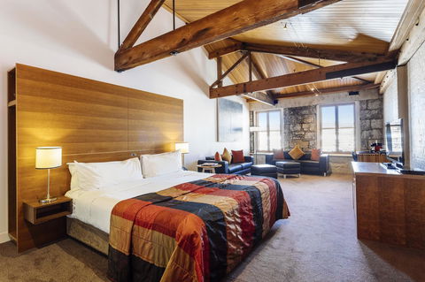 The Henry Jones Art Hotel - Sunshine Coast Guide 6