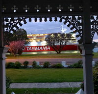 Riverbank villa - 4 bedroom house villa - Sunshine Coast Guide