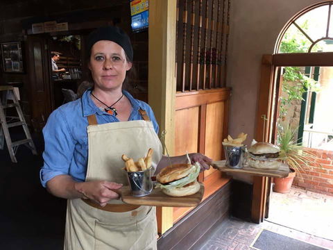 The Richmond Arms Hotel - Sunshine Coast Guide 15