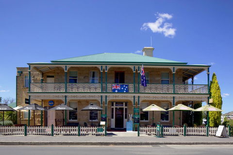 The Richmond Arms Hotel - Sunshine Coast Guide 0