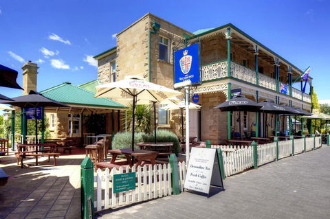 The Richmond Arms Hotel - Sunshine Coast Guide 1