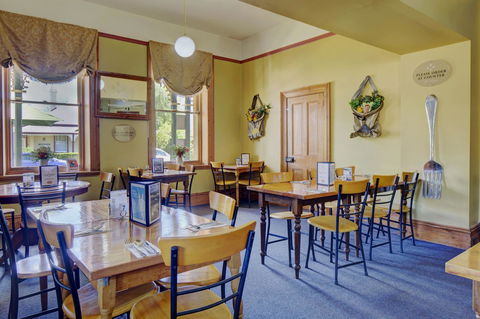 The Richmond Arms Hotel - Sunshine Coast Guide 11
