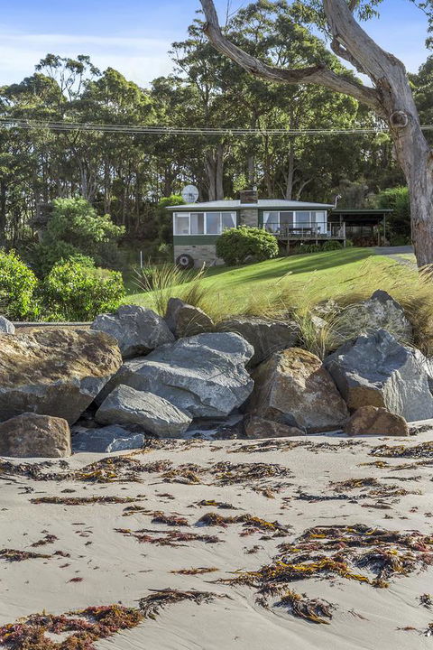 Summertime Cottage - Sunshine Coast Guide 0