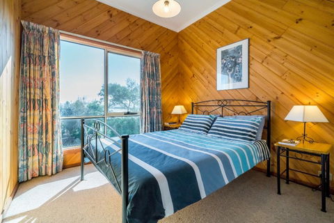 Freycinet Panorama - Sunshine Coast Guide 10