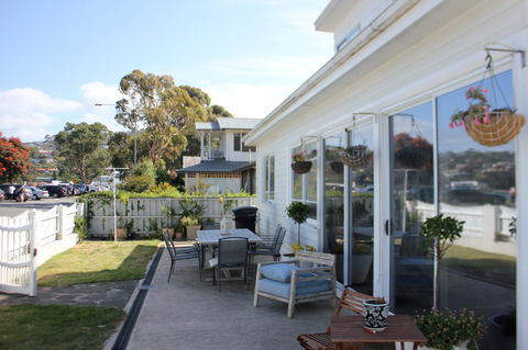 The Ultimate Beach House - Sunshine Coast Guide 11
