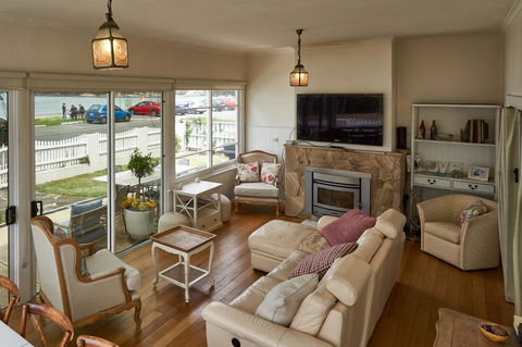 The Ultimate Beach House - Sunshine Coast Guide 3