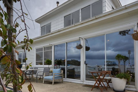 The Ultimate Beach House - Sunshine Coast Guide 4