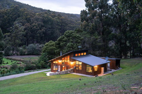 Adventure Bay Retreat Bruny Island - Sunshine Coast Guide 2