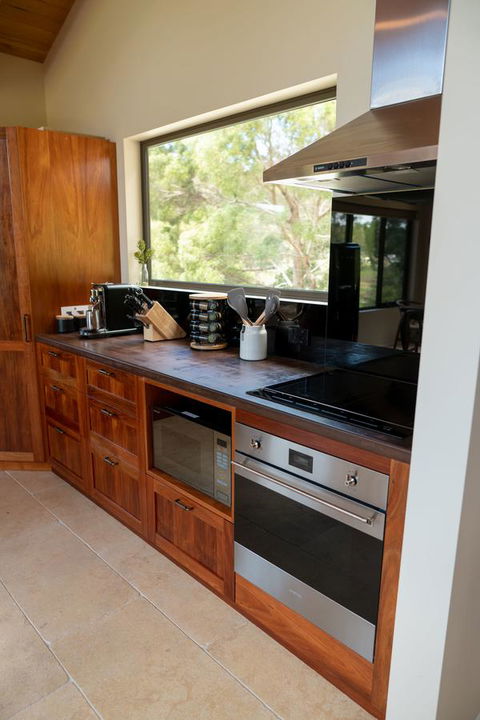 Adventure Bay Retreat Bruny Island - Sunshine Coast Guide 20