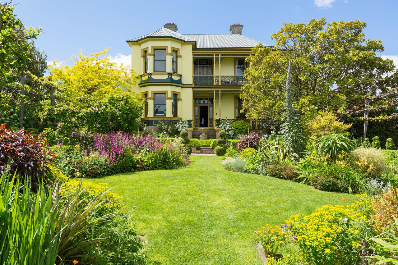 Unknown ACT Sunshine Coast Guide
