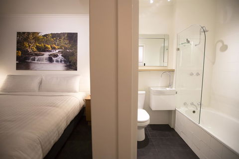 Hotel Launceston - Sunshine Coast Guide 10