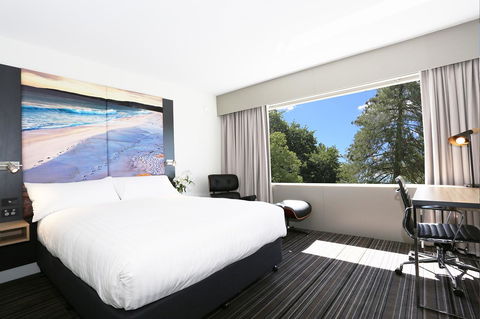 Hotel Launceston - Sunshine Coast Guide 0