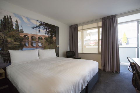 Hotel Launceston - Sunshine Coast Guide 8