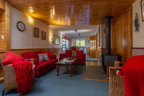 Hamlet Downs Country Accommodation - Sunshine Coast Guide 10