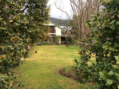 Neverinn - Sunshine Coast Guide 0