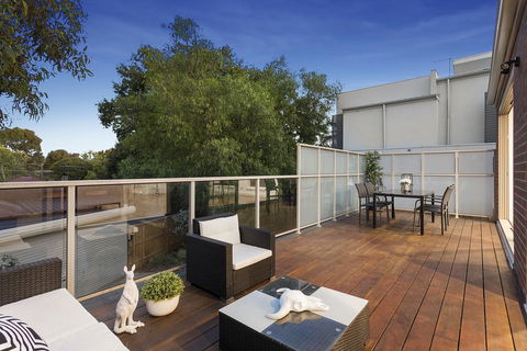 NEW Inner Melb Luxury Modern Grand Holiday House - Great Location, Wifi, Parking - Sunshine Coast Guide 2