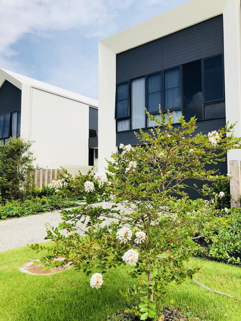 New Spacious Beachside Townhouse - Sunshine Coast Guide 3