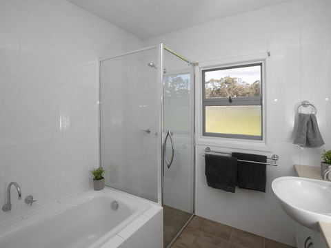 Newbury Haven - Sunshine Coast Guide 1