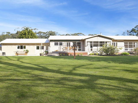 Newbury Haven - Sunshine Coast Guide 0