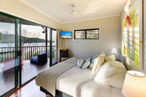 NEWLY BEAUTFULLY RENOVATED 16 The Casuarina - 3 Bedroom House With 180 Degree Ocean Views - Sunshine Coast Guide 2