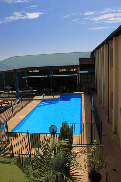 Ningaloo Coral Bay Backpackers - Sunshine Coast Guide 3