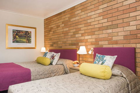 Ningana Motel - Sunshine Coast Guide 3