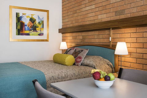 Ningana Motel - Sunshine Coast Guide 0